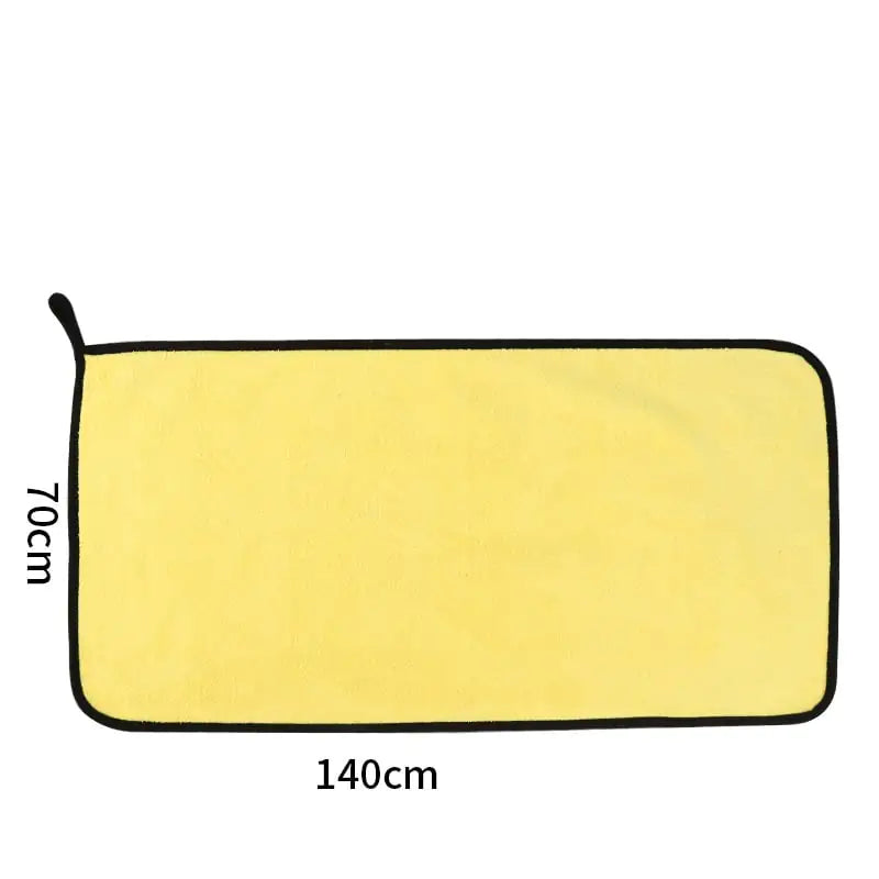 Yellow towel with dimensions 70cm x 140cm on a white background