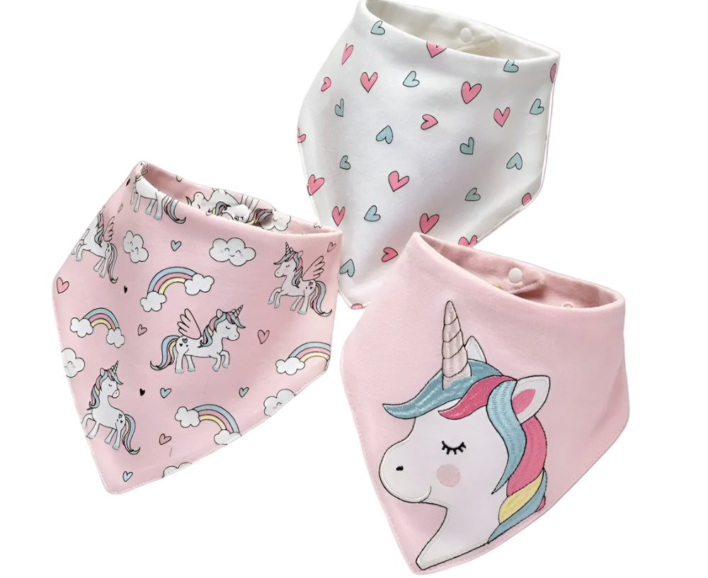 Three baby bibs with unicorn and heart patterns on a white background, featuring the brand 'Insular'.
