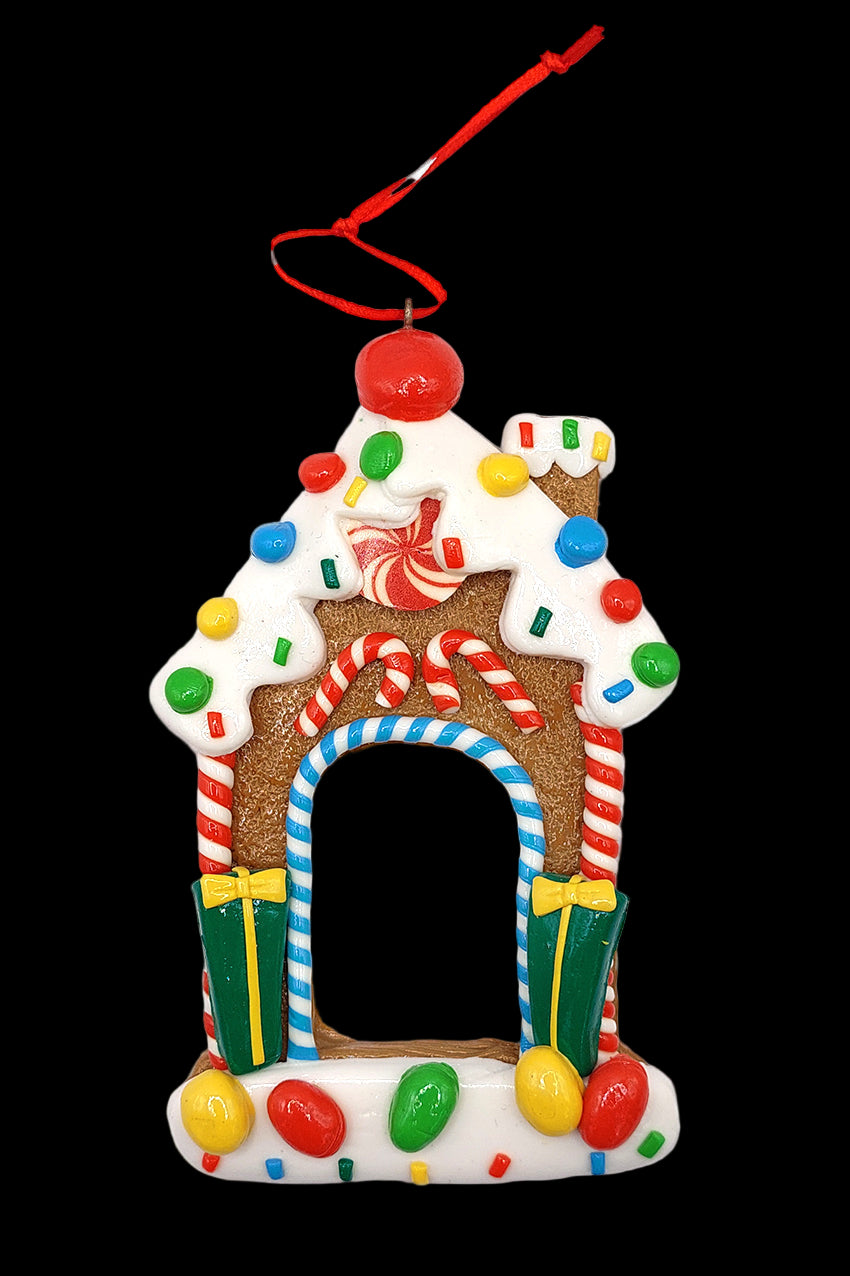 Christmas Ornament - Glossy Gingerbread Gingerbread House Frame. Wizardi Festive Decoration F07-N2-8-SEE200B