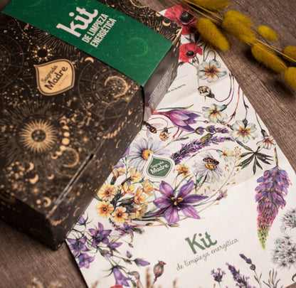 Kit de limpeza energetica with floral design on packaging